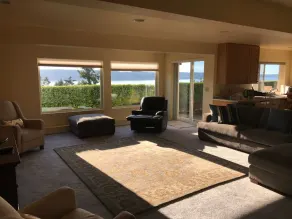 Relaxed and Enjoyable Water/Mountain View Home - Image 4