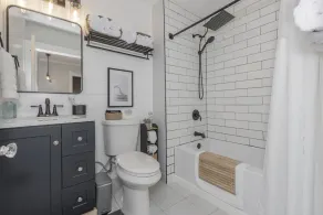 Little Italy! Close to Cleveland Clinic, University Hospital & University Circle - Image 3