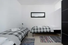 Modern Apartment | 2 Bedrooms | River and Harbour View - Image 5