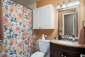Almar  · English Charm, 4beds, 3bath, Host 8+king and Queen - Image 5