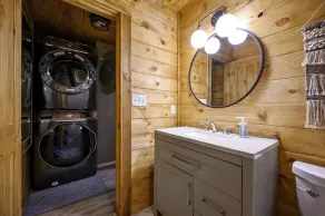 Reindeer Shack-Sleeps 3/Hot Tub - Image 2