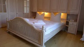 August 24,-30.8.2026 Special Offer! Prime beachfront location, 3 bedrooms, fireplace, carport, 800 m² - Image 5