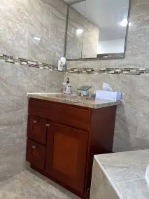Luxurious home with jacuzzi with tv and pool table and - Image 2