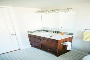 Charming and Updated Home Next to Downtown - Image 5