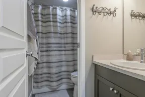 Beautiful Desirable Top Floor Updated Ski In/out Condo  - Image 3