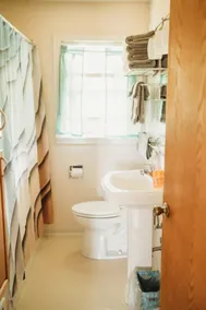 1- Cheerful and cozy water-view cottage - Image 5