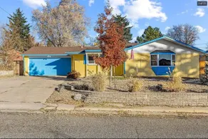 Sunny Beach House of Olde Town Arvada - Image 2