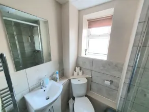2-bed Flat With Superfast Wi-fi DW Lettings 9WW - Image 4