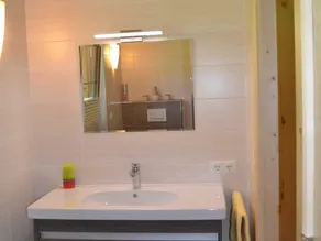 Double room, shower, toilet, facing the mountains - Image 4