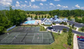 Great Vacation Townhouse w/ Plenty of Space & 3 Decks Near Beaches and Shopping! - Image 2