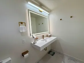 Newly Remodeled 4 bedroom House - Image 4