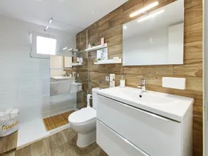 Villa \"Naizan\" avec piscine privée, 3 terrasses et Wi-Fi - Image 4