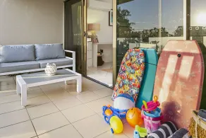 Stroll to Noosa Main Beach and Hastings St. Dog friendly. - Image 2