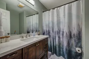 Nice quiet keyless entry home just 25 min to Lake Lure & Chimney Rock with barn - Image 3