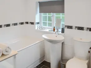 4 bedroom accommodation in Newbiggin-by-the-Sea - Image 2