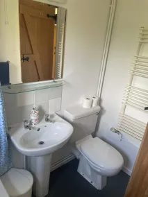 Cosy, quiet space in pretty countryside with access to fields. 20 mins to coast. - Image 2