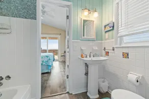 Prenez le temps de votre vie à \"Beach Nuts\"!  Cette 5 chambres, 3 salles de bain Belle Oceanfront Home offre une vue imprenable sur Holden Beach et 14 personnes! - Image 2