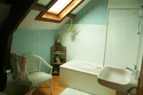 Riverside cottage in Medieval Josselin, great for sightseeing or relaxing - Image 3