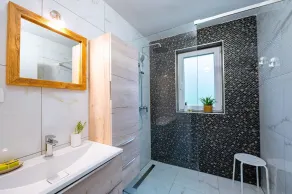 Cozy apartment, amazing mountain view, close to great hiking trails - Image 2