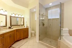 Grand Marina Suite -Waterfront Condo - Image 3