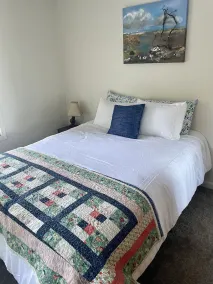 Waterfront!!   Cozy beach cottage - just 10 min from Seattle ferries! - Image 4