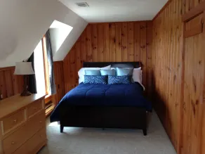 Private beach and dock, 4 Bedroom, 1.5 bath, open water access - Image 3