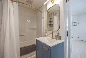 Condo in the heart of town. - Image 4