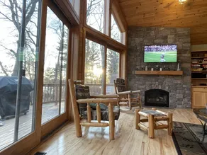 Gemütliches Zedern-Chalet mit Blick auf den Gelben See mit 12 Betten <2 Stunden von den Städten - Image 5