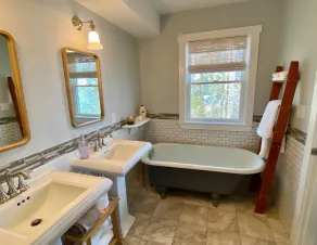 Waterfront Round Pond Home Overlooking Muscongus Bay - Image 3