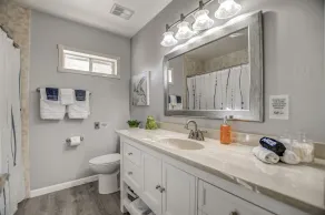 Near Scottsdale IMPRESSIVE 4bd room home large lot with temp controlled pool  - Image 3