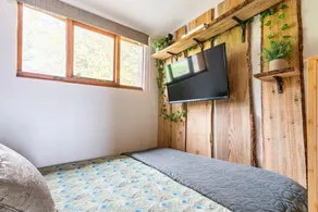 Lodge avec vue sur la montagne, lodge de luxe en forêt avec jacuzzi - Image 5