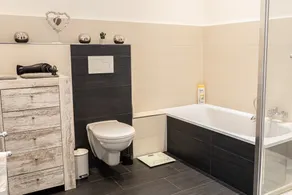 Holiday Apartment \"150 Qm Luxus Im Zentrum\" with Home Office Space & Wi-Fi - Image 4
