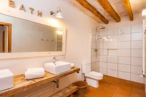 Agroturismo \"Llevant\" con Wi-Fi, terrazza, piscina e giardino condivisi tra 5 proprietà - Image 2