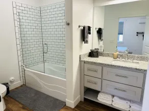 Walk to Main Street! Luxury Condo with Hot Tubs Near Arches, Sleeps 8 - Image 5