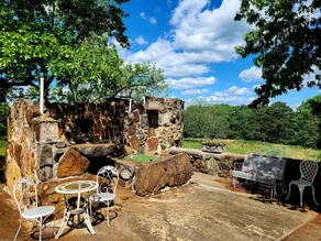 Relax & unwind surrounded by nature @ Lacey Michele's Castle!   -Pet Friendly! - Image 4