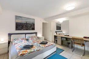 Centrally Located and Quiet Trade Fair Apartment Berlin - Image 4