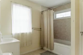 Urban Oasis 45 min to NYC 2.5 Bath + Garage + Yard - Image 3