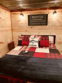 COZY & RUSTIC Tiny Cabin, WiFi, Outside fire pit, quiet and peaceful area - Image 5