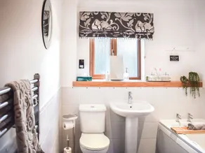3 bedroom accommodation in Cumnock - Image 4