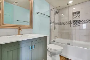 Newly remodeled, adorable 2 bedroom oceanfront condo - Image 5