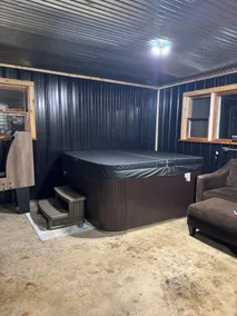 Updated Private wooded cottage on the River with hot tub & sauna & pool table! - Image 5