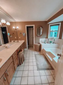 Huge Home, Fire Pit, Hot Tub, New Weber Grill, 2 min from Kroger, 2 Living rooms - Image 5
