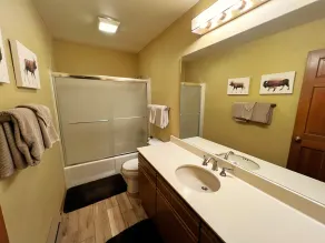 Ski Townhome with Views, Pool, Hot Tub, Gym Included - Image 2