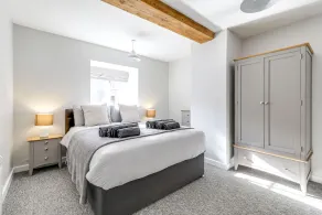 A unique 2 Bedroom Apartment with Cathedral views. - Image 2