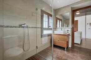 Village house with 4 bedrooms - Image 5