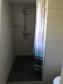 Appartement ensoleillé avec piscine d'eau salée, bain à remous, vue sur la montagne - Image 5