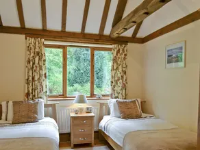 2 bedroom accommodation in Ewhurst Green, near Bodiam - Image 4