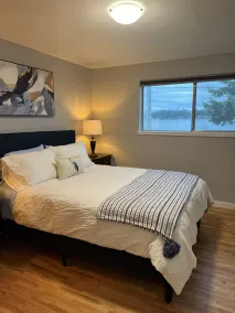 Peaceful Pet-Friendly Lakeside Home with Game Room & Fully Equipped Kitchen - Image 5