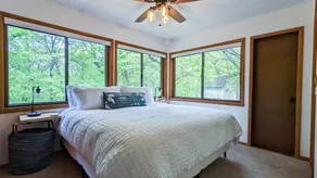An Updated, Secluded family friendly home with Fast Wifi - Image 5