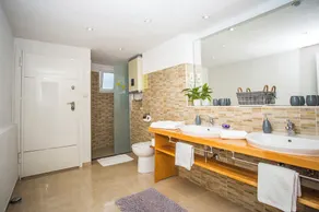 ☆ Luxury apartment ☆ Heated pool ☆ Private parking - Image 2